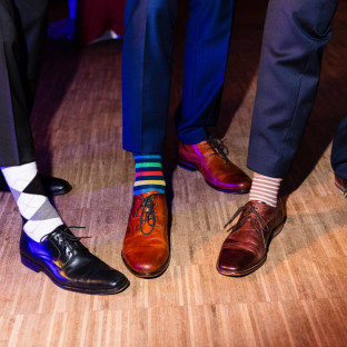 Bunte Socken bei Hochzeit