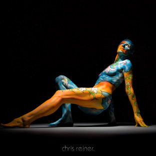 Low-Key-Foto Bodypainting im Fotostudio