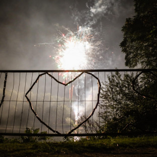 Brennendes Herz bei Feuerwerk